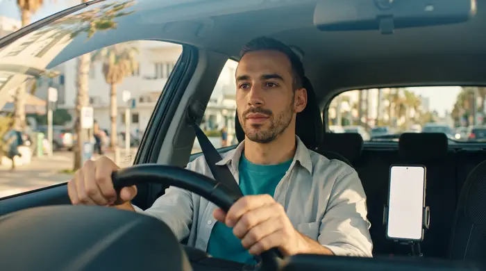 נהג, המזכירה עונה לשיחה בשבילו